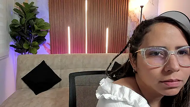 Sharon rhodes  online show from April 26, 2:15 pm