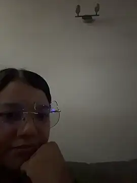 alicemazzo  online show from April 29, 2:37 am