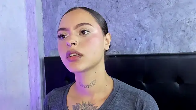 Caroline420  online show from August 2, 3:15 pm
