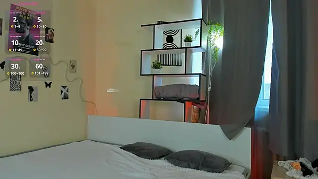 MidnightPoise online show from July 30, 5:41 am