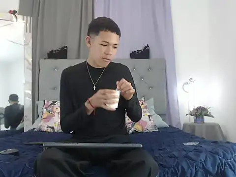 PhillipCox online show from July 6, 12:43 pm