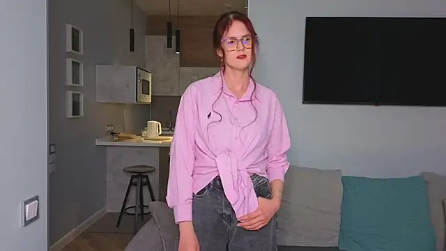 redheaddie online show from May 3, 6:11 pm