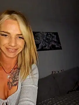 Amazing Bella online show from June 10, 9:24 pm