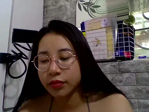 SaphiaZin online show from May 6, 3:54 am