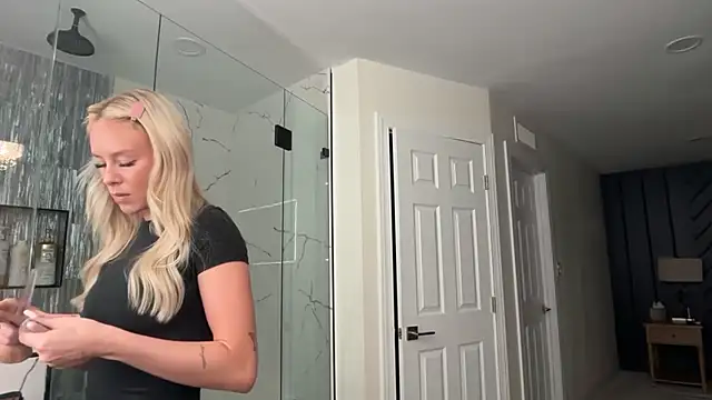 kenziesmithh online show from May 4, 7:12 am