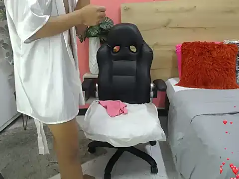 aslyhernandez99 online show from May 18, 11:38 am