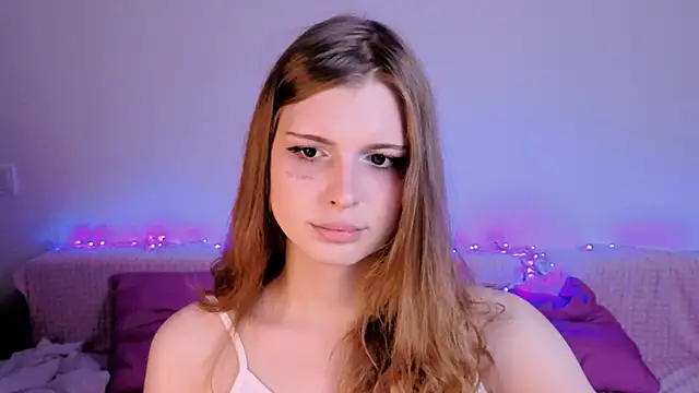 LouiseKane online show from August 1, 5:04 pm