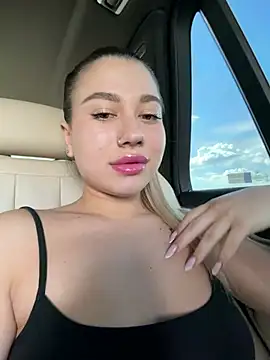 SweetSteffy online show from May 6, 1:48 pm