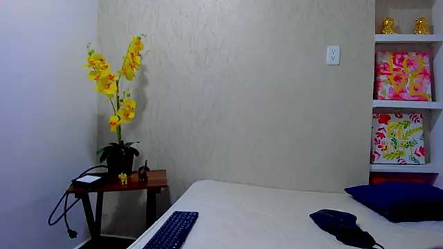 ChloeSmith9 online show from June 19, 9:07 pm