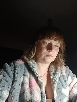 MikkiLove777 online show from May 18, 9:43 pm