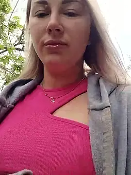 Elsa1904 online show from May 2, 7:55 am
