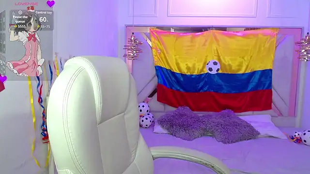 Laurha  online show from July 4, 7:54 pm