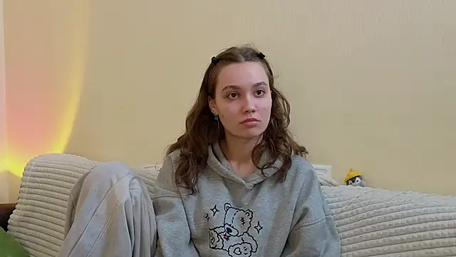 JolieDerringer online show from May 13, 8:09 am
