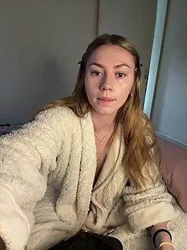 daisycollins online show from July 19, 6:48 am