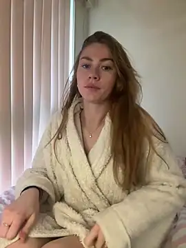 daisycollins online show from July 7, 2:36 am