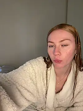 daisycollins online show from July 18, 5:00 am