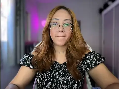 CutieVictoria online show from May 4, 3:38 pm