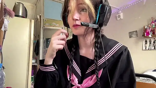 Berlinettagray online show from May 6, 2:54 pm