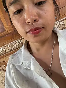 Tryphena online show from June 25, 3:39 am