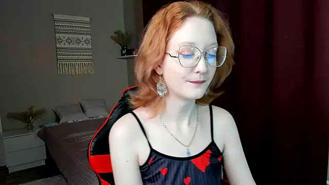 LunaTerry online show from May 13, 8:31 am