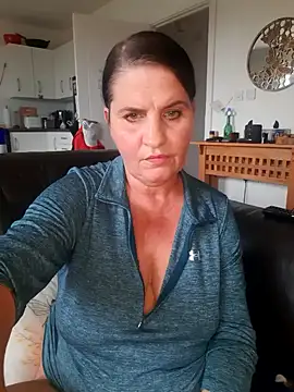 Velvet-Milf online show from June 18, 3:39 pm