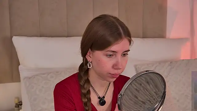 EvaAkiins online show from June 19, 4:54 pm