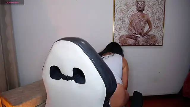 EvaRoberts 1 online show from June 25, 1:24 pm