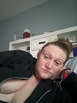 Kellilyn10 online show from June 18, 10:31 am