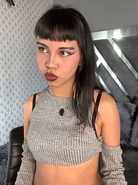 AntonellaCooper Pink online show from May 11, 5:32 pm