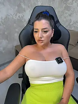 SophiePale online show from November 8, 7:35 am