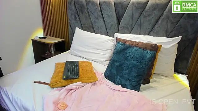 Aisha Vex online show from June 1, 8:10 pm