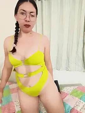 Mia essence online show from May 29, 2:48 pm