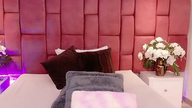 DulceeGarcia online show from August 7, 9:22 pm