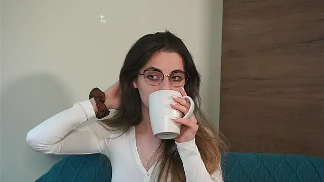 LexiaMirel online show from May 8, 3:59 pm