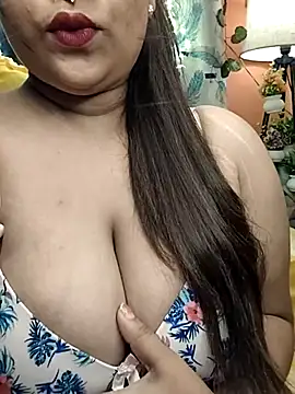 Trending-Desigirls online show from July 31, 12:50 pm
