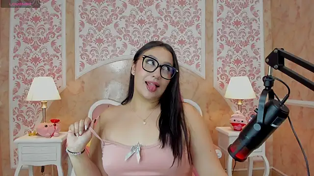 Cassie Caresse online show from May 14, 8:36 pm