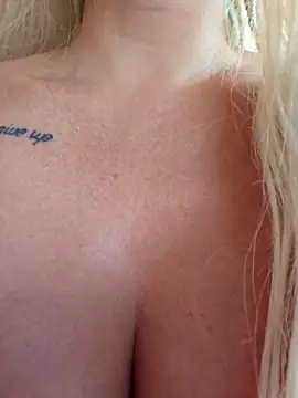 Snapshot of MILFBARBY chatting on September 18, 7:40 am MILFBARBY online show from September 18, 7:40 am