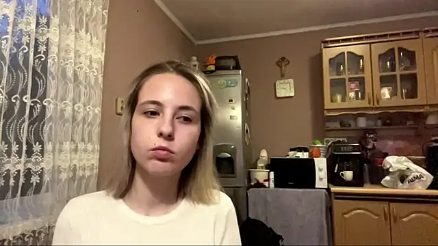 DaphneAmor online show from May 14, 6:25 pm