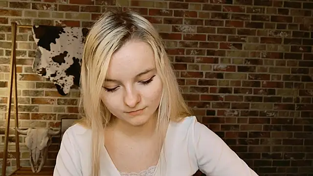 Angela Bunny online show from May 13, 10:54 am