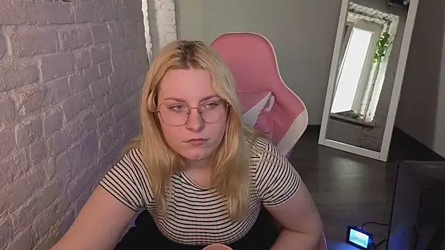 StellaVanilla online show from May 16, 1:21 pm