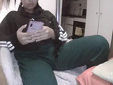 Aurora Esmeralda1281 online show from May 29, 10:52 pm