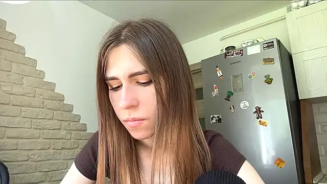 ZaraGuyette online show from May 16, 12:04 pm