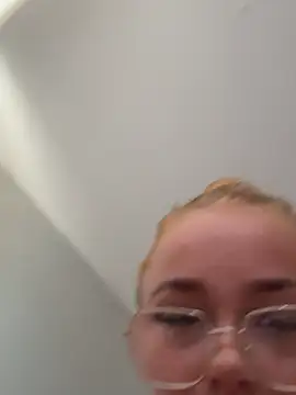 Snapshot of miaflowerxx chatting on July 7, 12:19 pm miaflowerxx online show from July 7, 12:19 pm