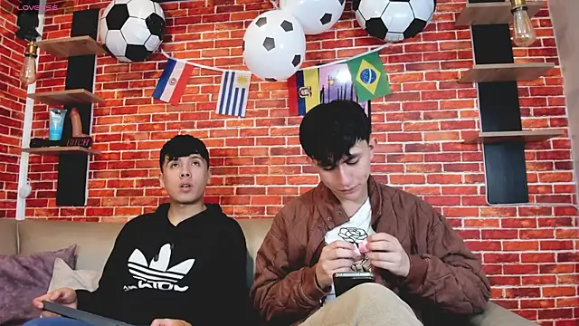 Hoot boyss  online show from July 8, 8:44 pm