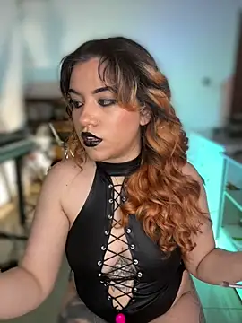 NikkiNix online show from June 9, 1:10 pm