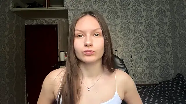 ShaylaChong online show from May 16, 4:37 am