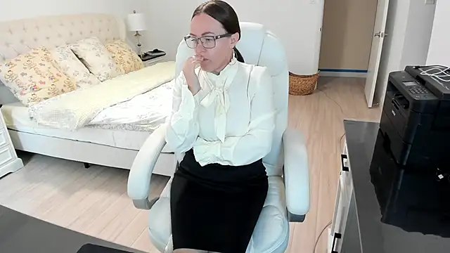 Snapshot of Vika73 chatting on September 10, 1:44 pm Vika73 online show from September 10, 1:44 pm