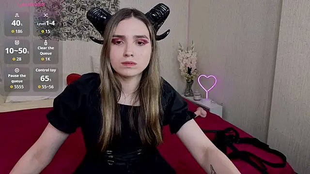 NocturneHuntress online show from June 24, 8:46 am