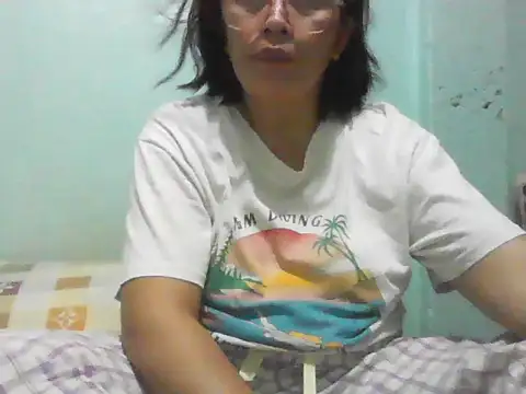momshe2026 online show from July 3, 4:35 pm