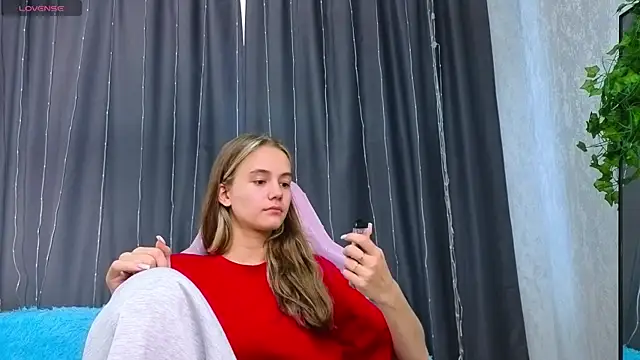 EttaRonhaar online show from July 21, 1:23 pm